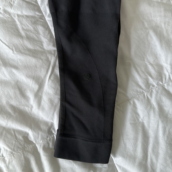 Lululemon dark grey crop leggings. Size 6. - Picture 4 of 5